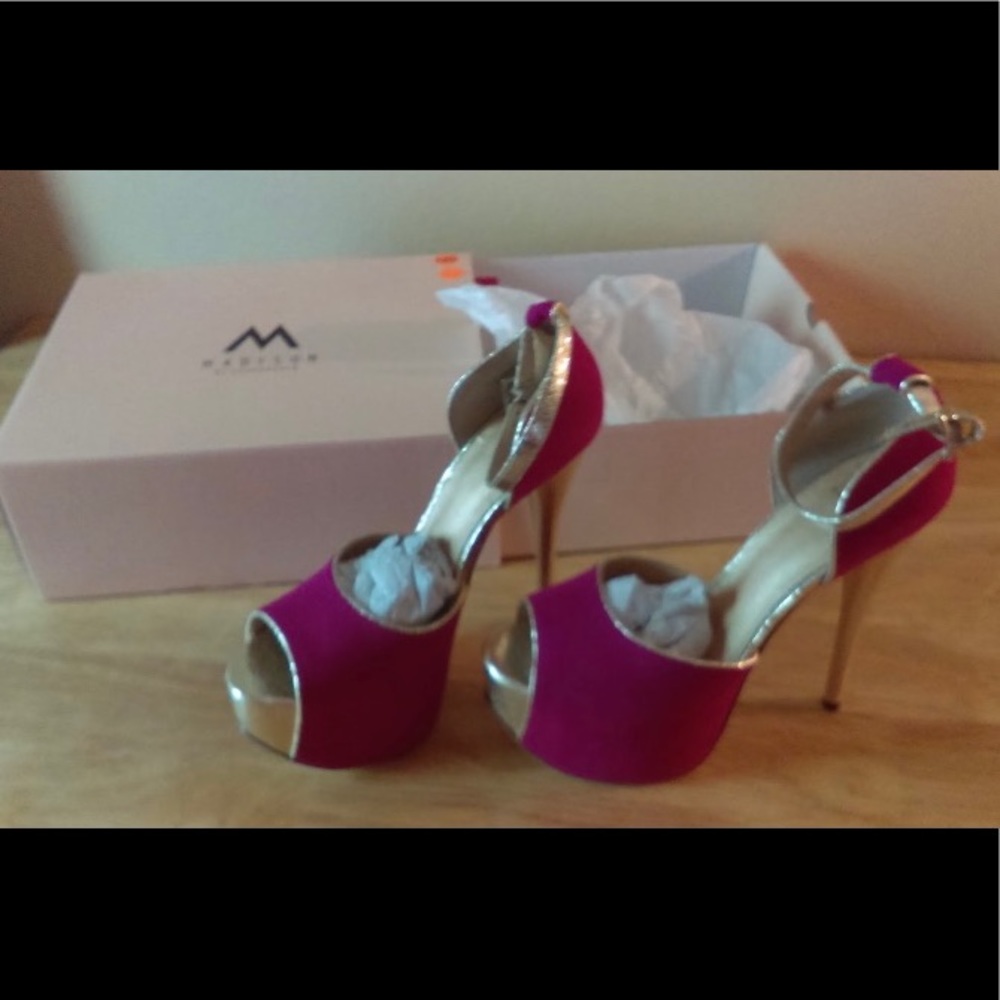 NEW IN BOX! PINK AND GOLD